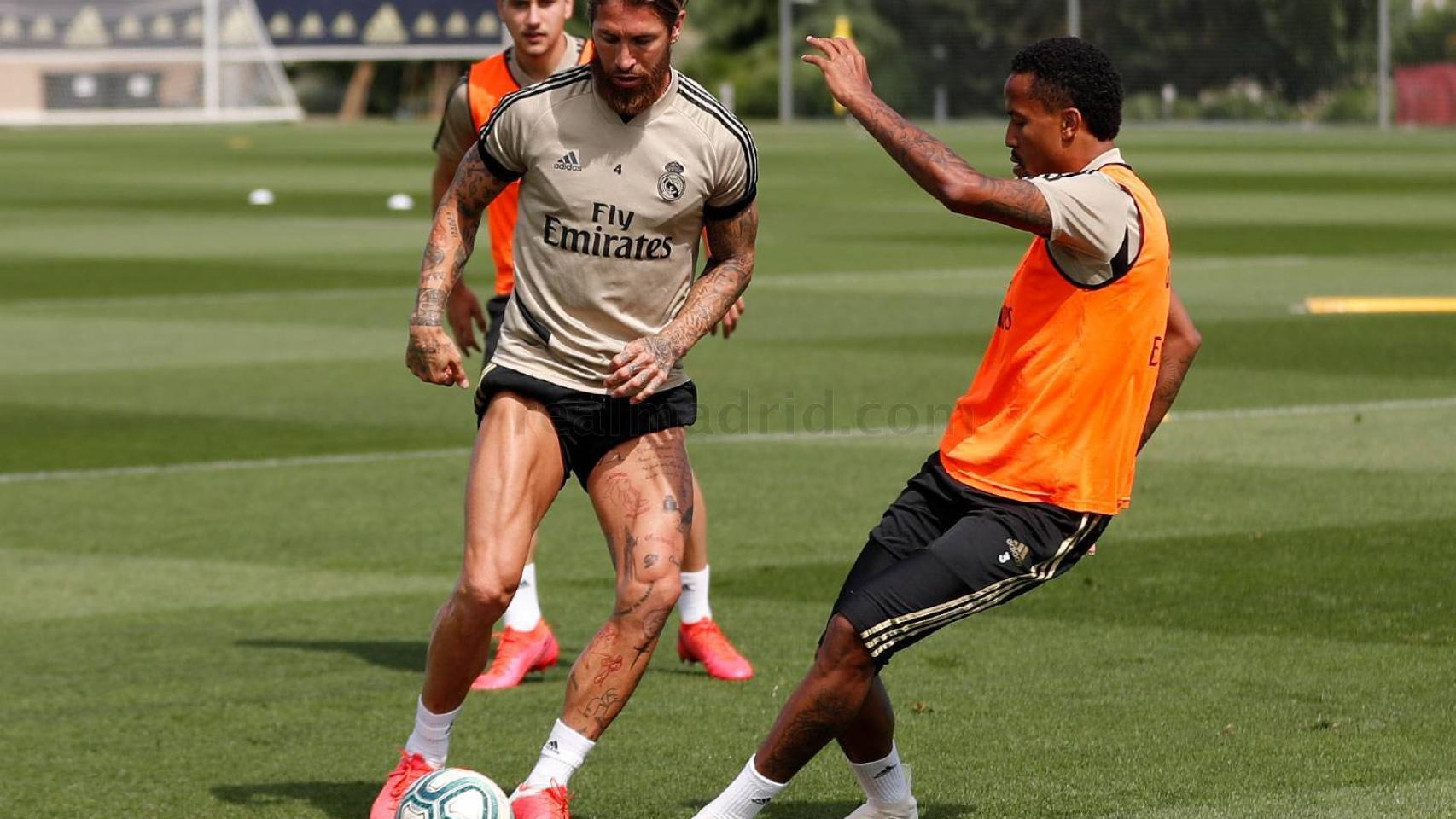 Sergio Ramos y Eder Militao, durante el entrenamiento de este miércoles