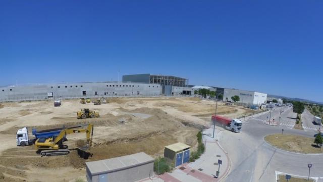 Obras de construcción del nuevo centro logístico de Correos en el aeropuerto de Madrid Barajas.