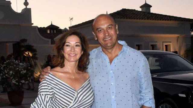 Ana Rosa Quintana y su marido, el arquitecto y empresario sevillano Juan Muñoz.
