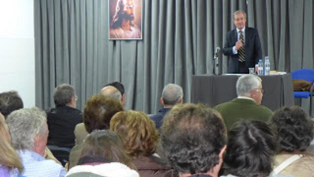 Conferencia de Julio Lorenzo con los Legionarios de Cristo.