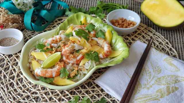 Ensalada de mango y langostinos estilo Thai