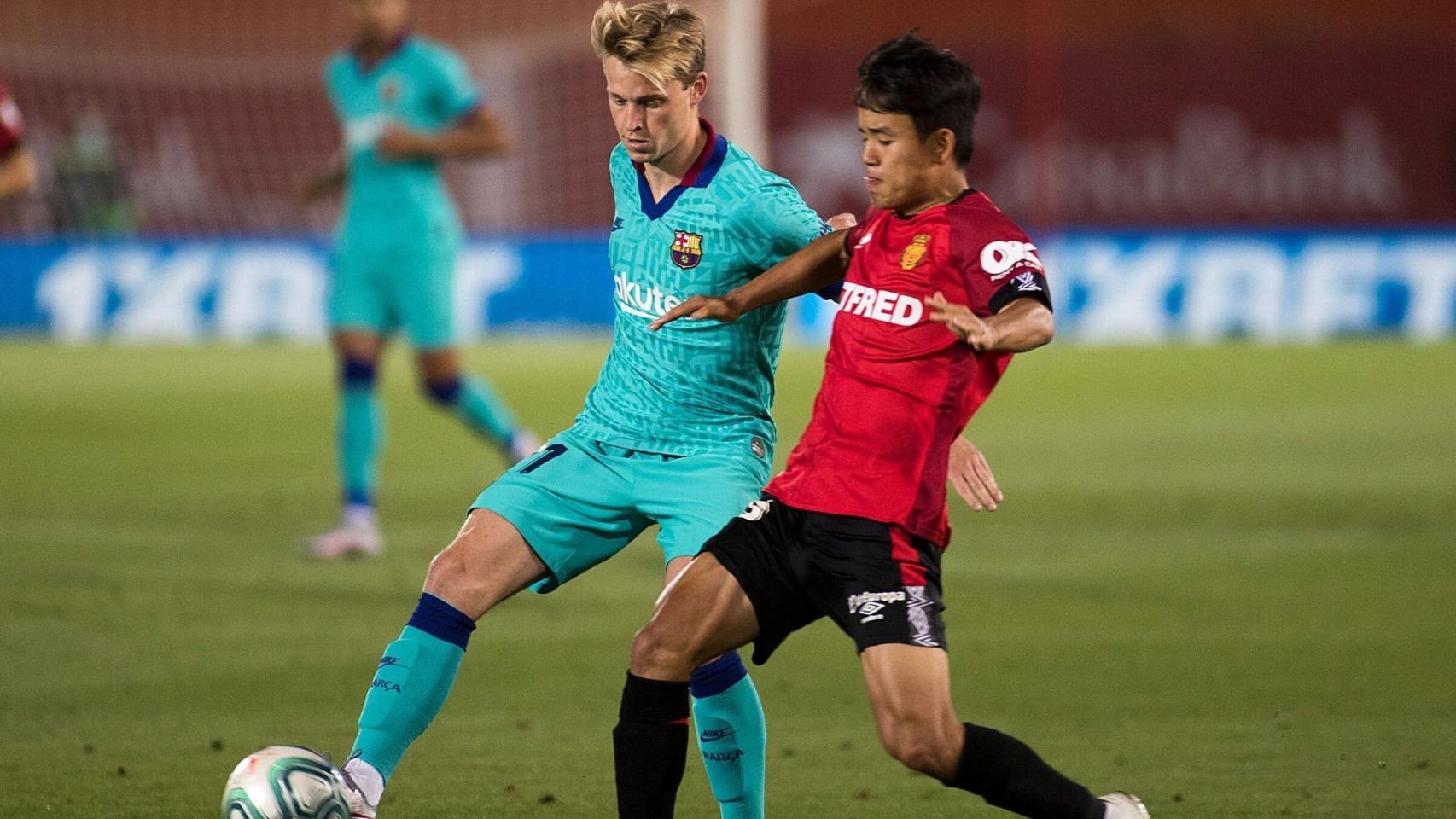 Take Kubo ante Frenkie de Jong en el partido ante el Barça