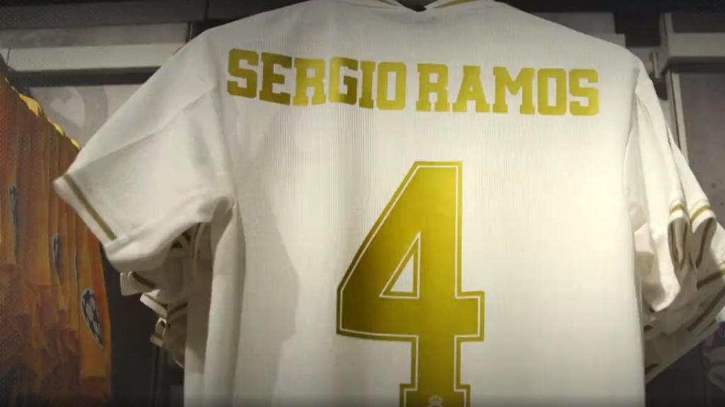 La camiseta de Sergio Ramos en una de las tiendas del Real Madrid