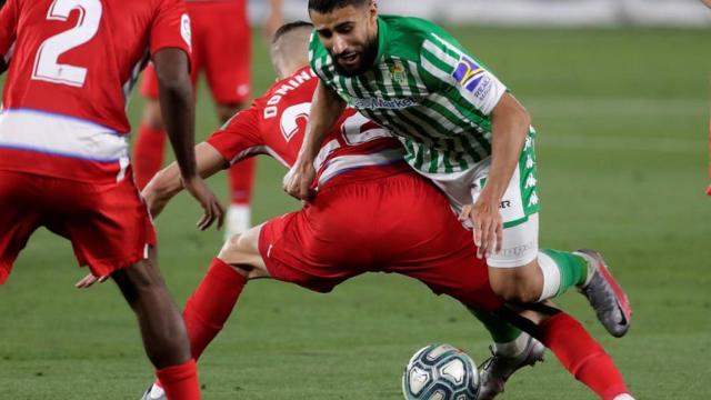 Nabil Fekir ante Domingos Duarte, el Betis - Granada de La Liga