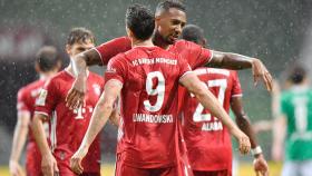 Robert Lewandowski y Jerome Boateng celebran el gol del Bayern Múnich ante el Werder Bremen