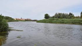 El río Tajo a su paso por Talavera, en una imagen de este lunes