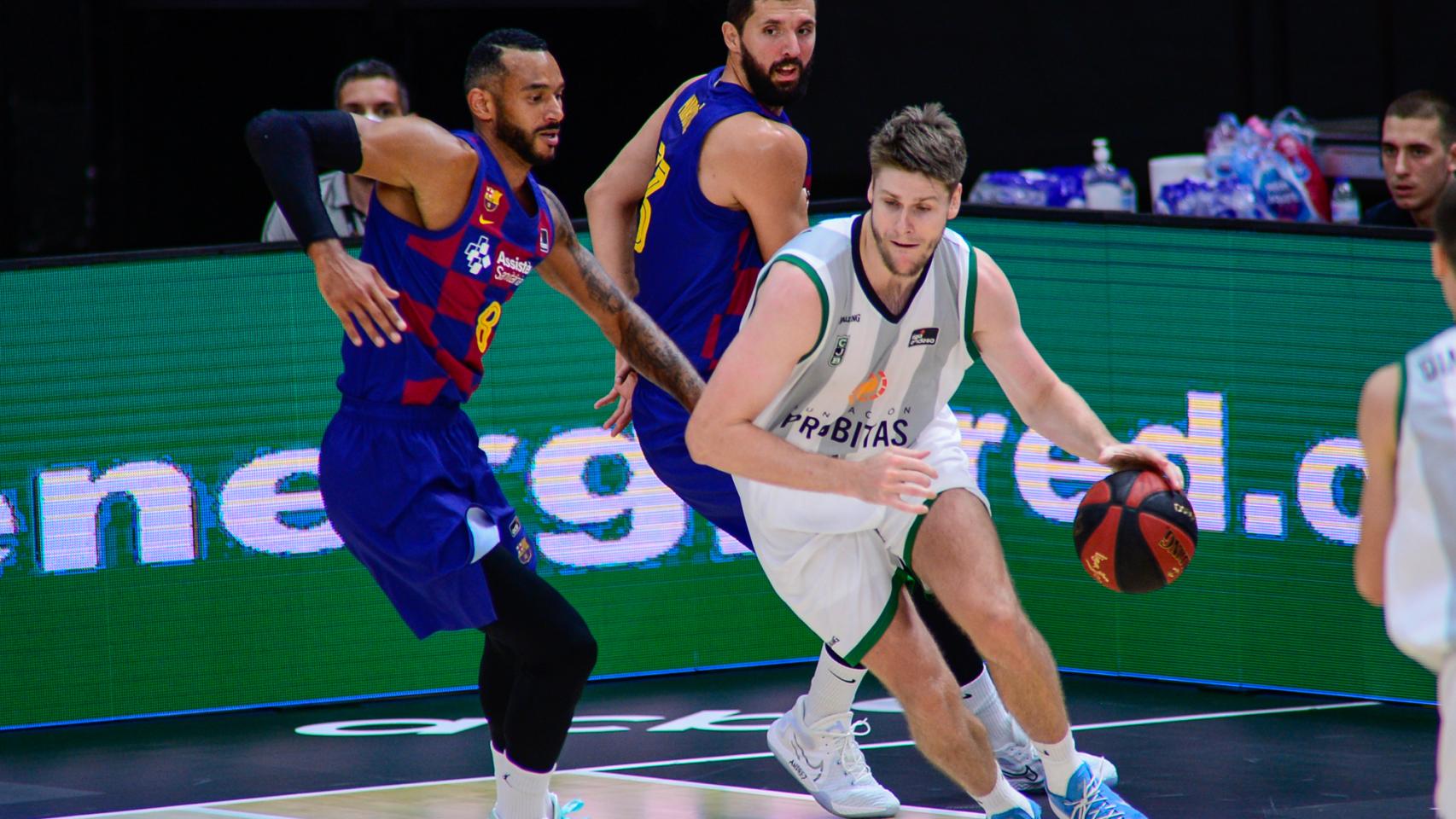 Hanga, en una acción en el partido contra Joventut de Badalona