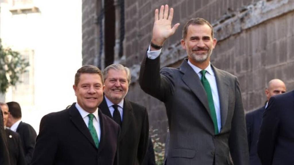 García-Page (i) y el rey Felipe VI (d), en Toledo. Imagen de archivo.