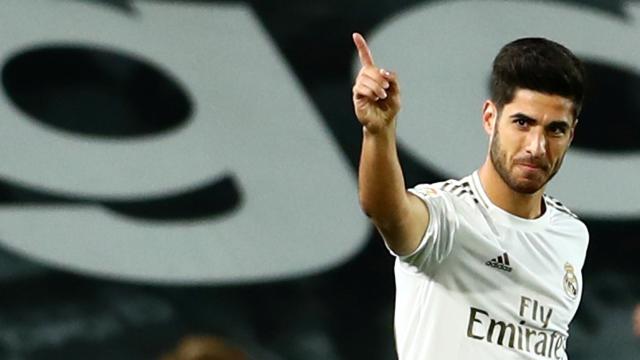 Marco Asensio celebra su gol al Valencia