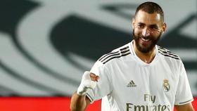 Karim Benzema celebra su segundo gol al Valencia
