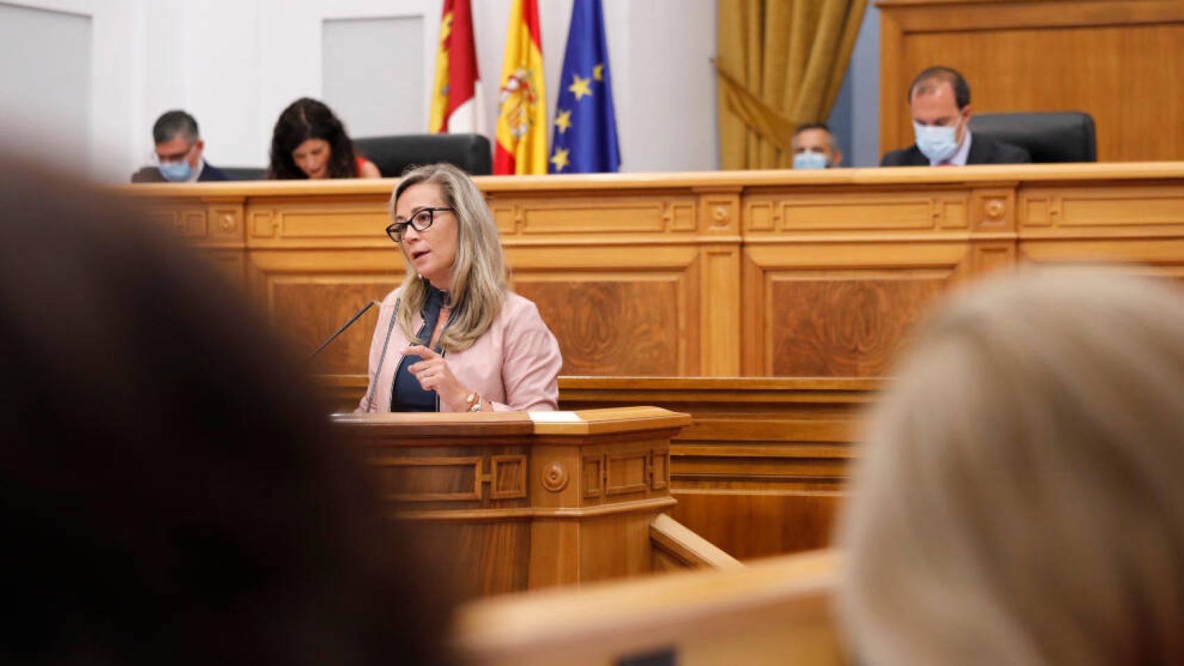 La diputada del PP Lola Merino durante su intervención en el pleno