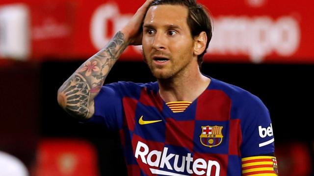 Leo Messi se lamenta tras fallar una ocasión en el Sevilla - Barcelona