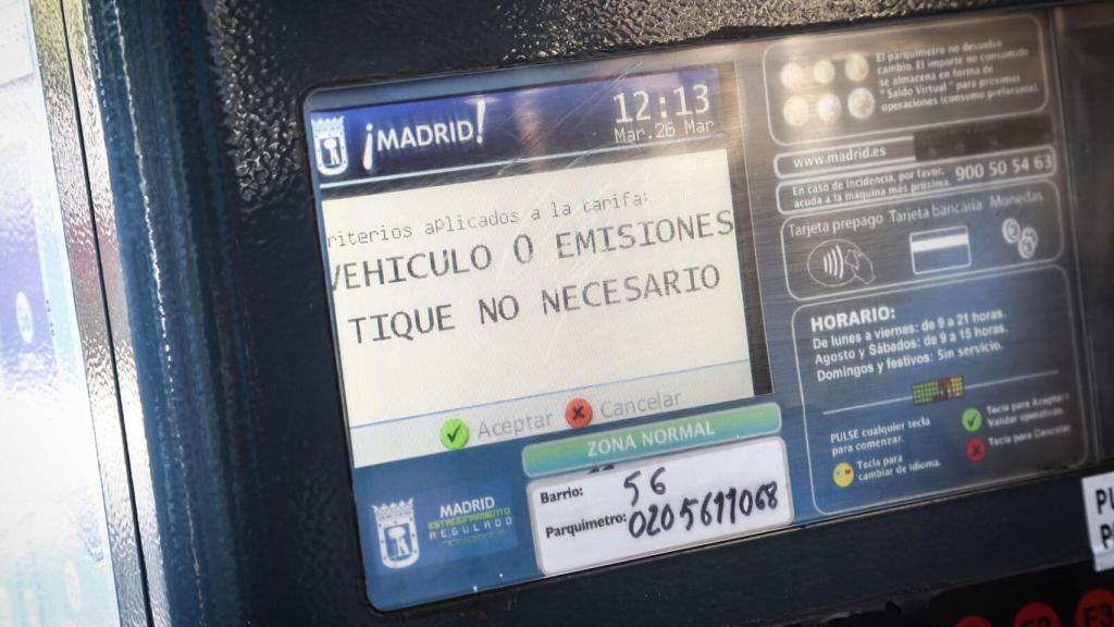 Los coches con etiqueta CERO no pagan en el estacionamiento regulado de Madrid.