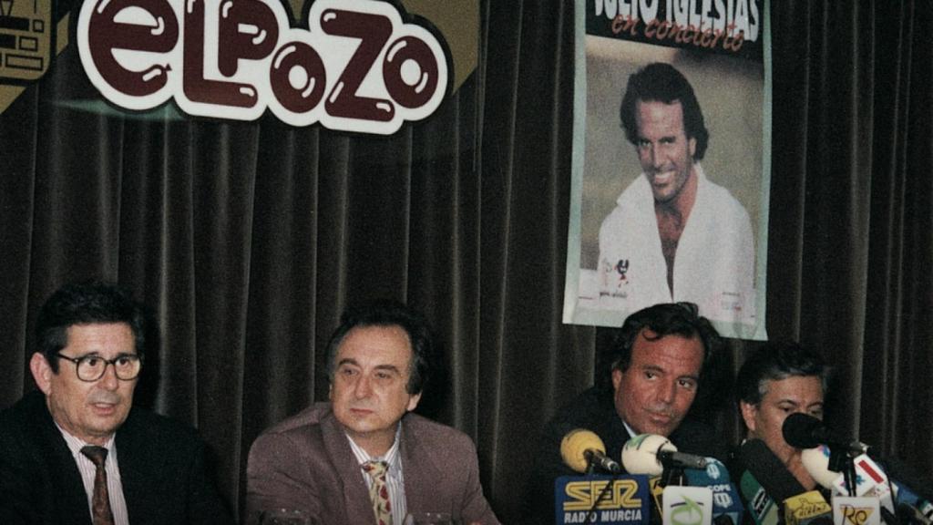 Los hermanos José y Tomás presentando el concierto de Julio Iglesias.