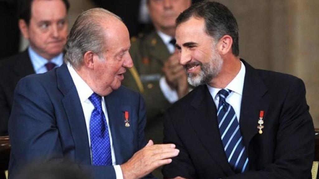 El rey Felipe junto a su padre, el emérito Juan Carlos I.