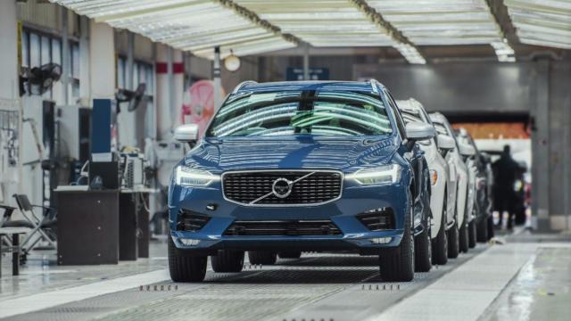 Imagen de la cadena de producción en una fábrica de Volvo.