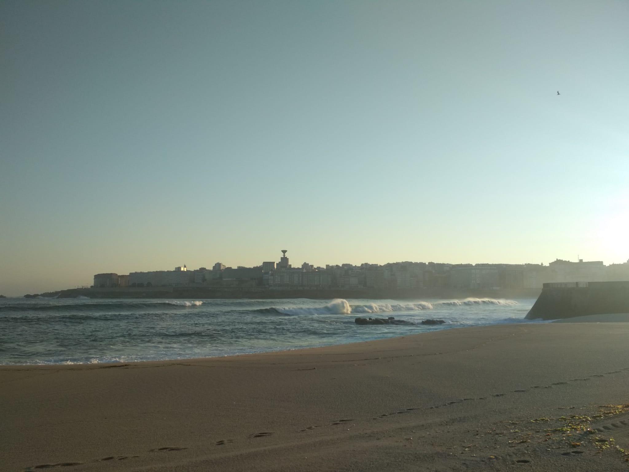 El oleaje en A Coruña esta mañana.