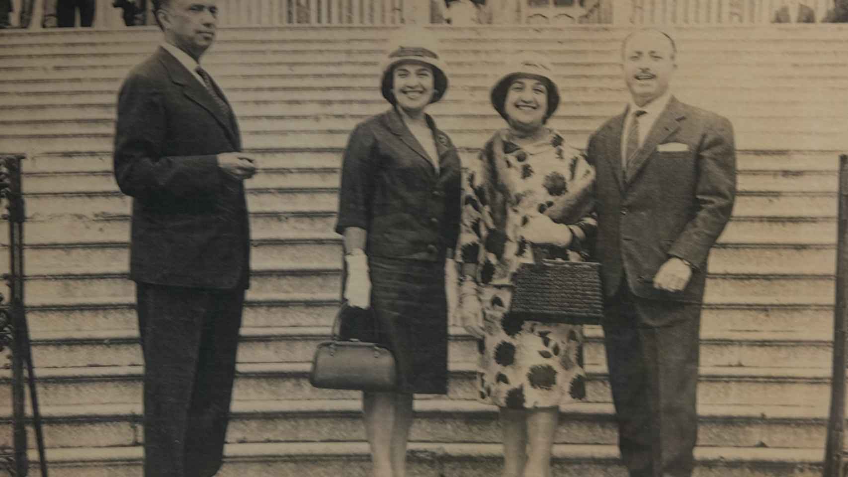 Los padres de Ana y Fernanda (a la derecha) junto a sus tíos.