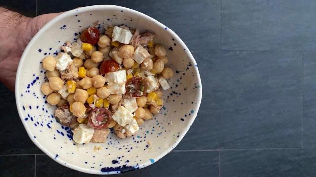 Ensalada de garbanzos con vinagreta ¡cena lista en cinco minutos!