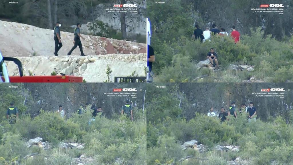 La secuencia de imágenes en las que la Guardia Civil intenta sacar a los aficionados que veían el Levante - Atlético de Madrid desde el monte