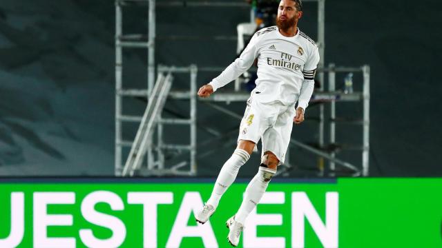 Sergio Ramos celebra su gol de falta al Mallorca