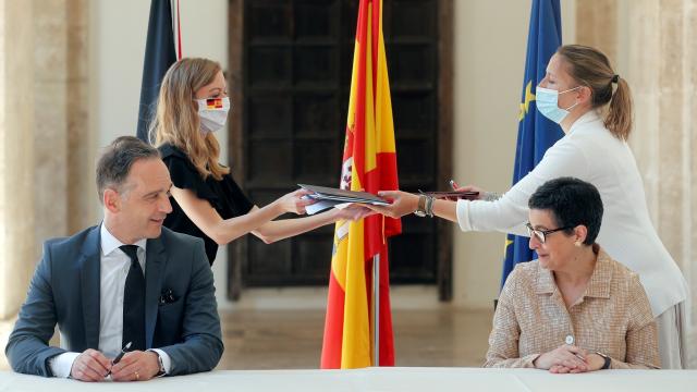 Arancha González Laya durante la cita en Valencia con su homólogo alemán, Heiko Maas.