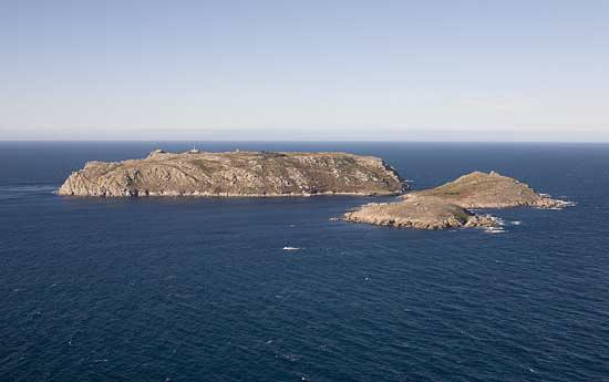 Vista de las Sisargas desde la costa