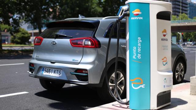 Kia y Repsol firman un acuerdo para el impulso de la movilidad eléctrica