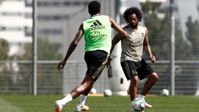 Eder Militao y Marcelo durante la sesión de este jueves