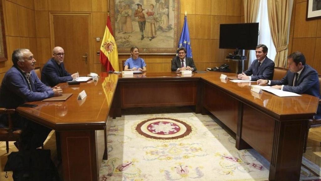 Momento del acuerdo entre el Gobierno y los agentes sociale3s.