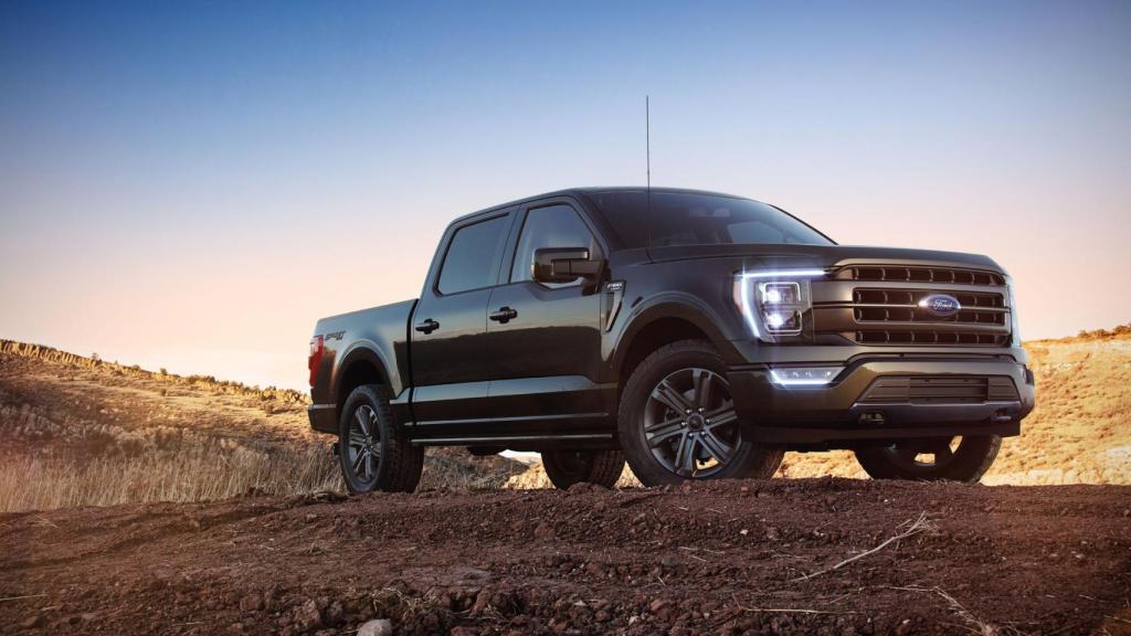 Ford F-150 en negro.