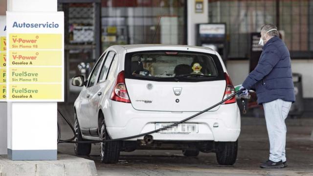 El confinamiento ha repercutido en un menor consumo de combustible.