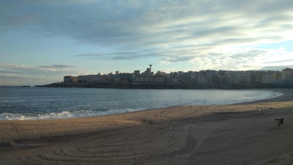 La playa del Orzán hoy por la mañana.