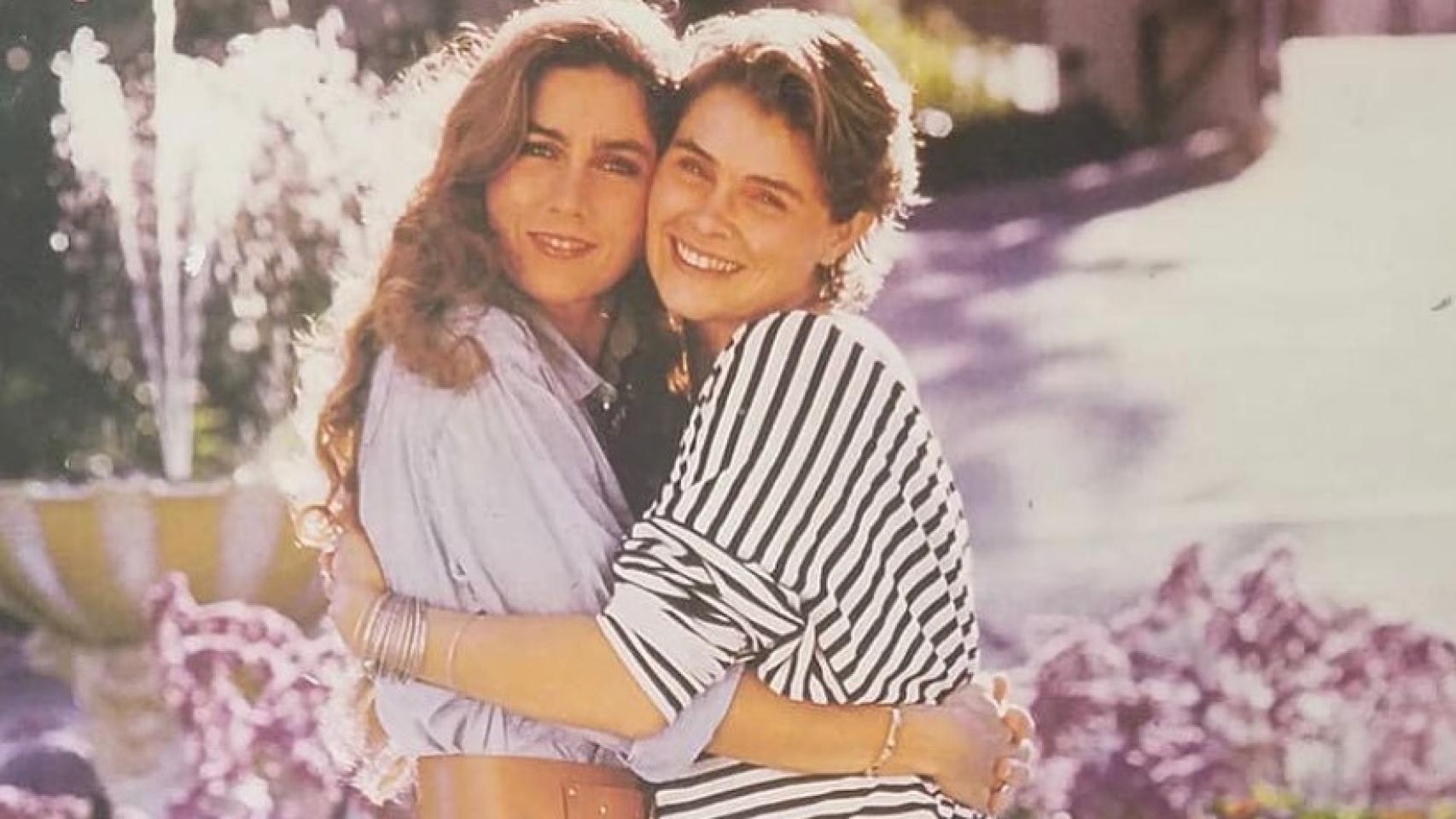 Romina Power junto a su hermana Taryn.