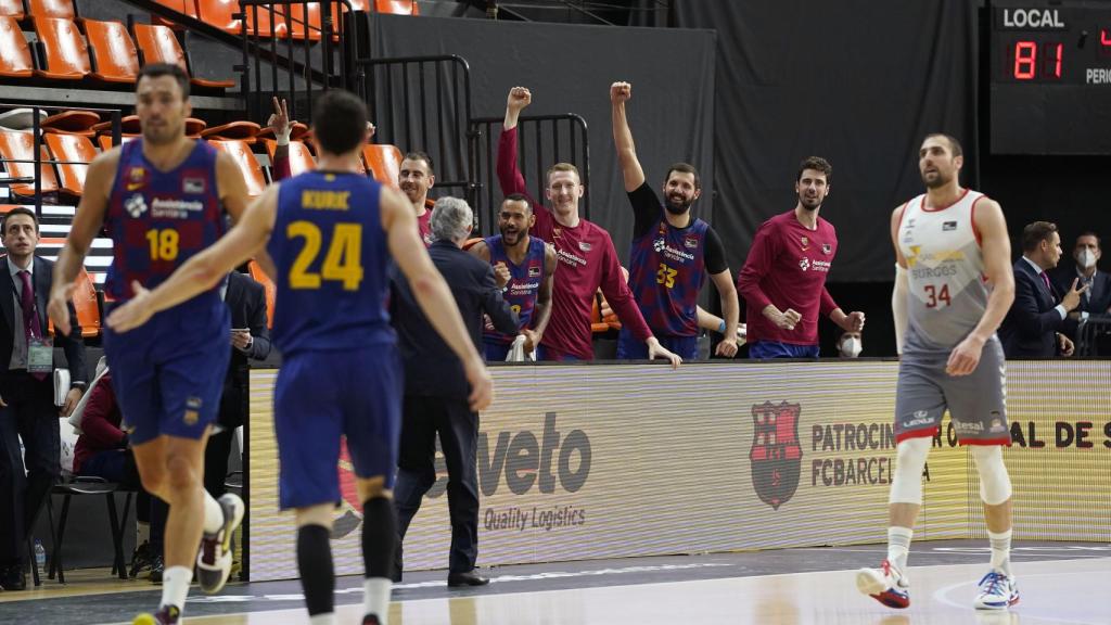 El banquillo del Barça celebra la victoria