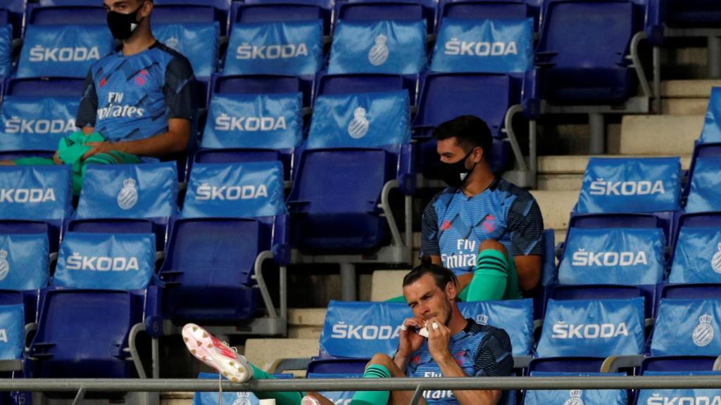 Gareth Bale, en el banquillo del RCDE Stadium