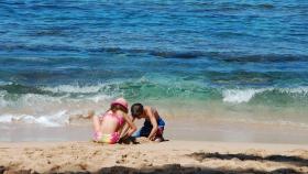 Los bañistas también pueden denunciar en la aplicación si hay residuos en la playa.