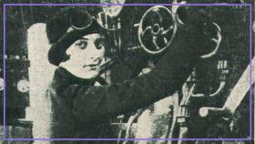Pilar Careaga, subiendo a un tren.