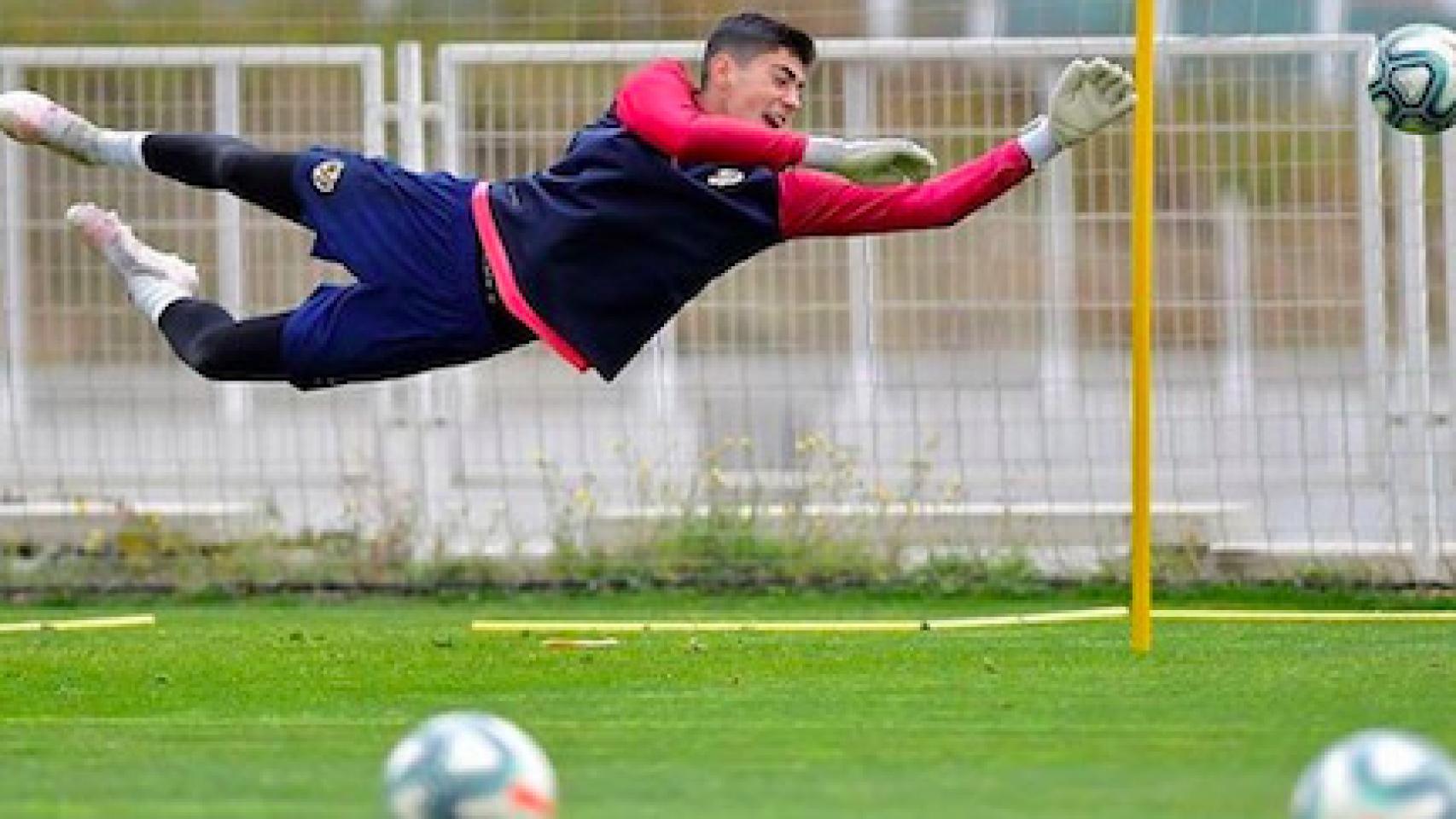 Mario de Luis en un entrenamiento con el Rayo