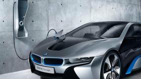 El 40% de las emisiones de CO2 de un coche eléctrico proviene de la producción de la batería, según BMW