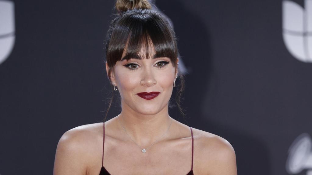 Aitana en la alfombra roja de los Grammy Latinos 2019.