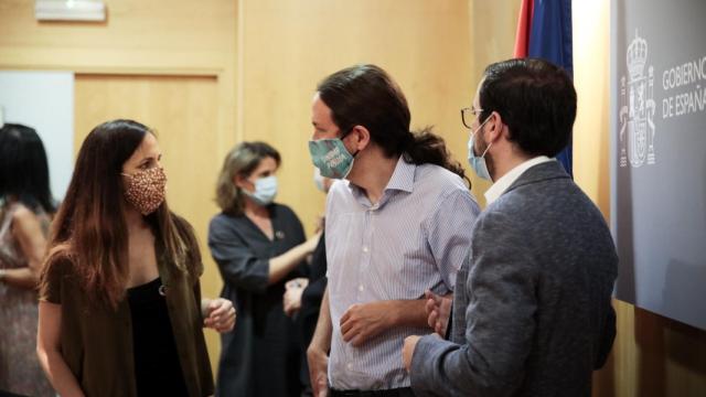 Ione Belarra, secretaria de Estado para la Agenda 2030, el vicepresidente Pablo Iglesias y el ministro de Consumo, Alberto Garzón.