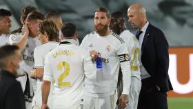 Carvajal y Sergio Ramos, durante una pausa de hidratación del Real Madrid
