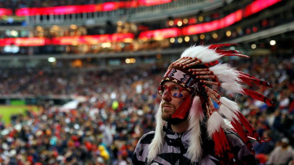 Un aficionado de los Cleveland Indians en el estadio del equipo de la MLB