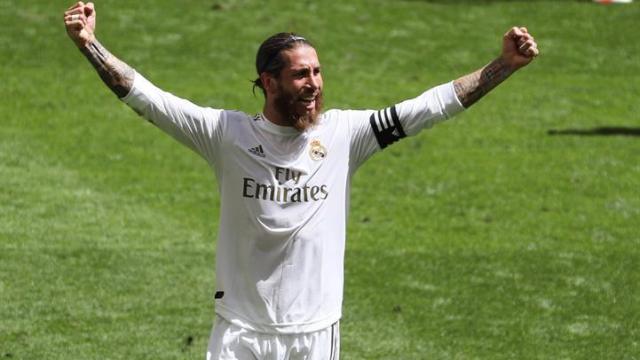 Sergio Ramos celebra la victoria del Real Madrid ante el Athletic en San Mamés