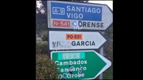 Indignación por un acto de vandalismo para cambiar los topónimos gallegos en las señales