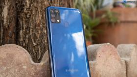 Samsung Galaxy M31 en azul.