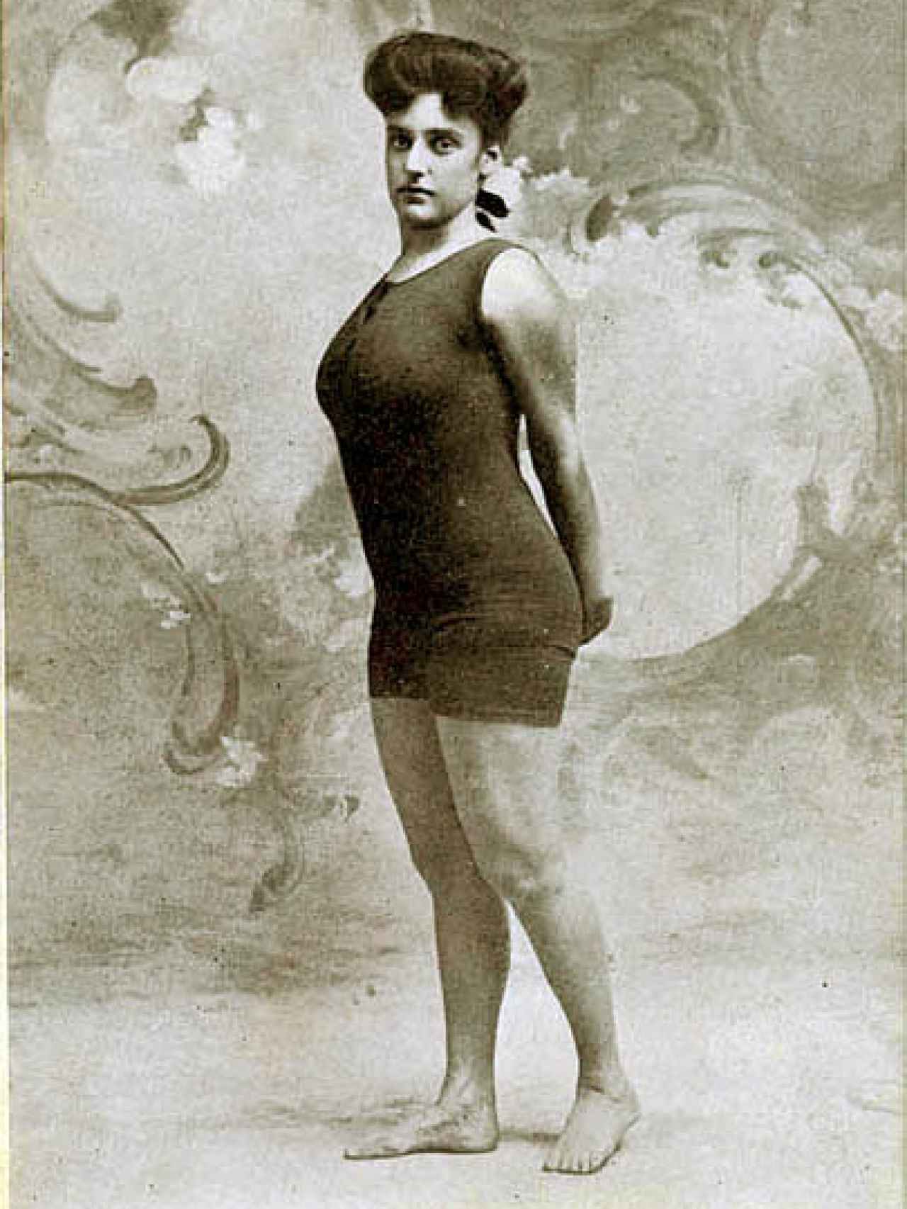 Annette Kellerman, una precursora del traje de baño de una pieza.