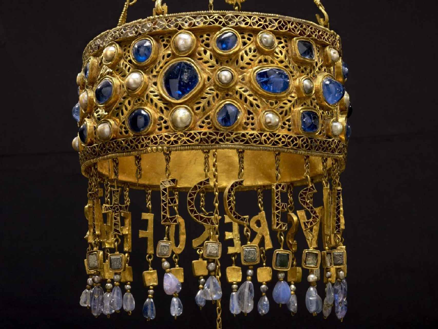 Corona del rey Recesvinto (649-672), una de las joyas más representativas del conjunto.