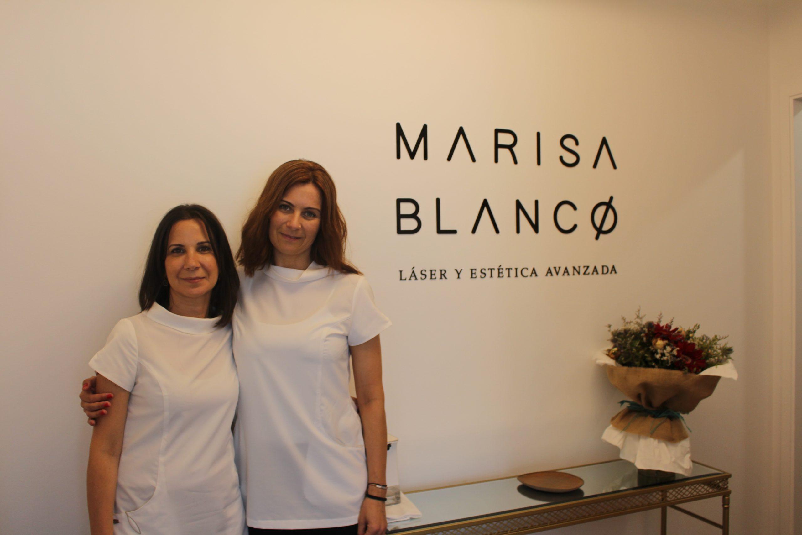 Mapi y Marisa posan en el centro de estética inaugurado el día 29 en Arteixo